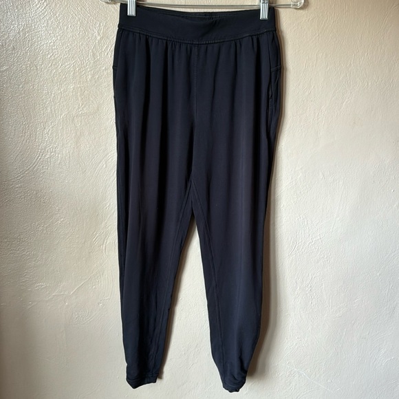 Lululemon Twisted And Tucked Pant 25” - Picture 1 of 7